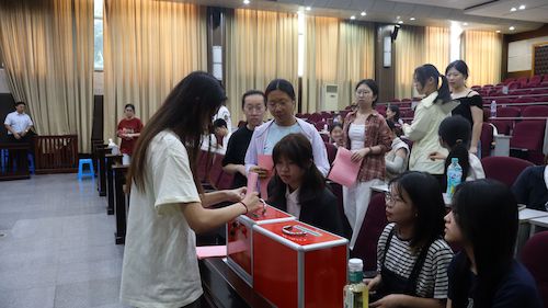 八叉书库
第三届团委学生会换届大会圆满举办18